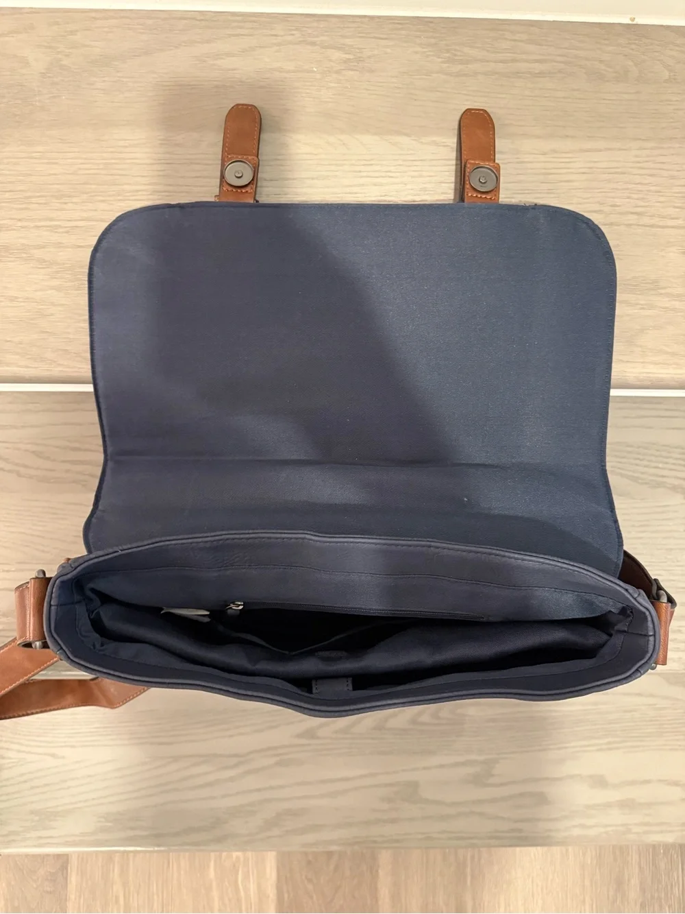 ALDO Men’s Navy Leather and Brown Trim Messenger Bag Laptop Sling Strap NWOT